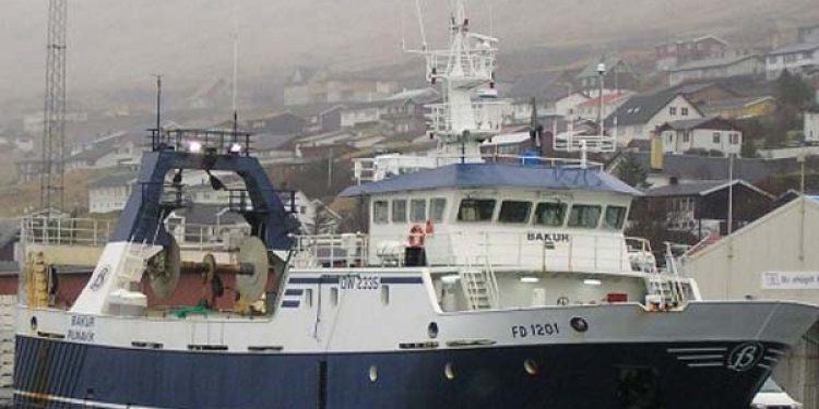 Nyt fra Færøerne uge 14. Partrawleren Bakur var på vej hjem fra fiskeri øst for Færøerne