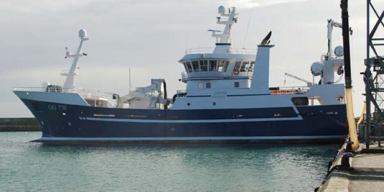 Dansk trawlfirma leverer Wraps line til svensk trawler.  Foto: RCS