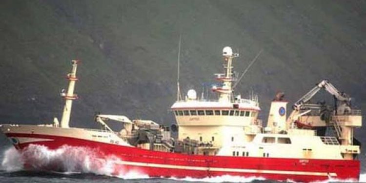 Nyt fra Færøerne uge 28. Notbåden Jupiter har efter et fiskeri nord for Færøerne fanget 1000 tons makrel og sild.  Foto: Jupiter  Fotograf: Skipini