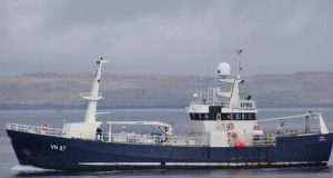 Nyt fra Færøerne uge 38. Garnskibet Thor lander 11 tons i Thorshavn.  Fotograf: Skipini