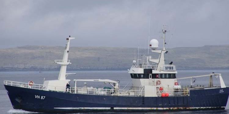 Nyt fra Færøerne uge 38. Garnskibet Thor lander 11 tons i Thorshavn.  Fotograf: Skipini