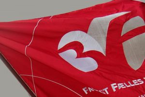 Ingen røde fagforeningsfaner til protesten mod Fiskeriministeren på mandag den 2. marts foran kommunekontoret i Frederikshavn
