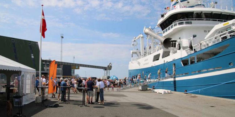 Åbent skib var stort tilløbsstykke på Hirtshals Havn..  Foto: HG 62 Beinur - Henning Hansen