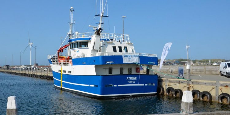 Både mandag og tirsdag den 14. og 15. september vil Fiskeriskolens uddannelsesskib »Athene« tage imod alle interesserede der overvejer at gå fiskeriets vej.