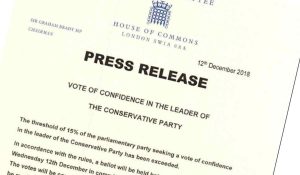 Briterne står overfor det rene ragnarok Foto: Mistillidserklæringen som der skal stemmes om i aften - Det Konservative Parti