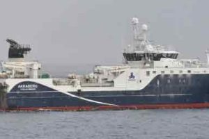 Akraberg kom i ugen hjem med 615 tons rejer som de har fisket ved Svaldbard. De har haft et godt og fornuftigt fiskeri på denne tur, og de tager nu tilbage til fiskeriet efter rejer, efter landinge. Akraberg tager på rejeviskeri igen Akraberg er taget tilbage på rejefiskeri ved Svalbard foto: FA - Fiskur.fo