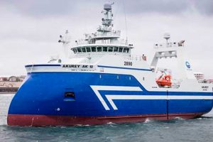 Islandsk trawler bruger fire-panels split fangstposer