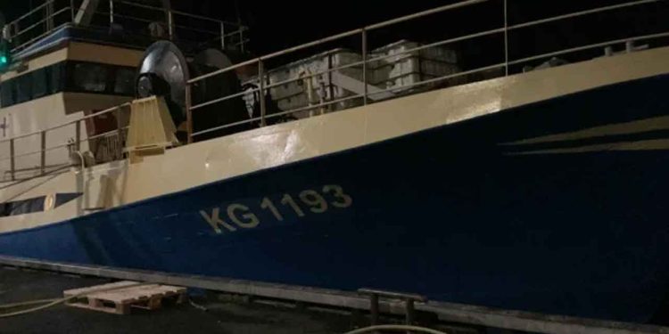 Partrawlerne Jaspis og Ametyst landede i ugens løb en samlet last på 240.000 pund – primært bestående af sej. Begge skibe har haft godt fiskeri øst for Færøerne og returnerede hurtigt til havet efter losning. foto: EEgholm