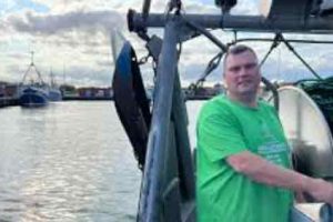 Kampen om pladsen på havet spidser til. Men løsningen er ikke endnu et råd, som forskere foreslår. Derimod skal en blå trepart og klare kerneområder give dansk fiskeri den nødvendige arbejdsro og sikre en succesfuld grøn omstilling. foto: fb privat