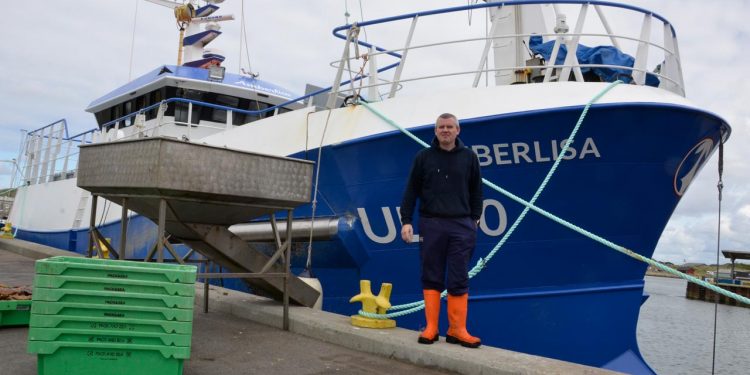 Skotsk krabbebåd lander i Hvide Sande - Skipper ombord er Anthony O´Donnell »Amberlisa«