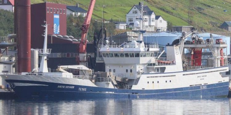 Færøerne: Den pelagiske flåde lander både blåhvilling og makrel - foto Kiran J