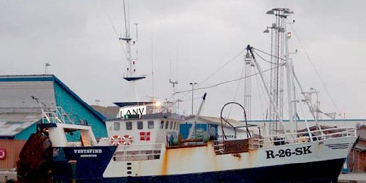 Tidligere Hvide Sande trawler brændt i Norge.  Arkivfoto: Nuværende Skårholm fra Aakrehavn på Karmøy - H.Kinch