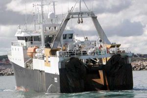Dispensation fra loven om store fartøjer i det kystnære fiskeri besluttet af det såkaldte Enokson-udvalg