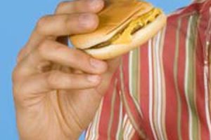 Kom og smag en økologisk fiske-burger .  Arkivfoto: Fiskeburger - FiskerForum