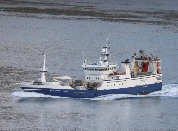 Read more about the article Færøerne: De færøske blåhvilling-trawlere fisker syd for Færøerne