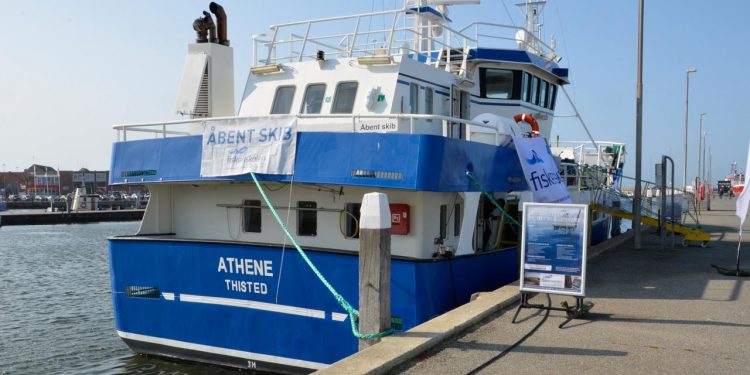 Uddannelsesskibet »Athene« gæster Hvide Sande Havn med »Åbent Skib«