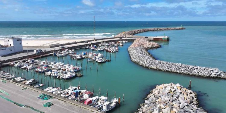 Efter en grundig og god dialog mellem Hirtshals Havn og Hirtshals Bådeklub kan den lokale klub nu se frem til et nyt kapitel. På bådeklubbens generalforsamling blev det til et enstemmigt ja til at flytte klubbens aktiviteter tættere på bylivet i Vesthavnen. foto: Hirtshals Havn