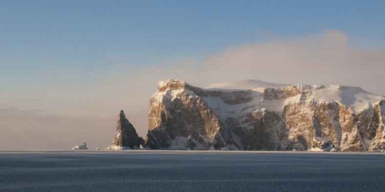 Varmere vand strømmer ind i Barentshavet via Barentshavsåbningen mellem det norske fastland og Bjørnøya. Denne tilførsel af atlantisk vand er en del af det fænomen, som forskerne kalder »atlantificering«. foto: Monika Sæle Hi.no