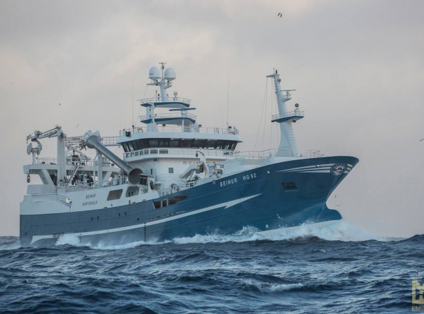 Read more about the article Færøerne: Danske trawlere lander makrel på Færøerne