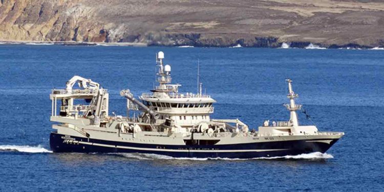 »GLORIA TRAWLS« har været fremragende for islandsk fiskeri. Foto: skipper Tómas Kárason på »Beitir« udtaler sig om Gloria trawl - Hampidjan