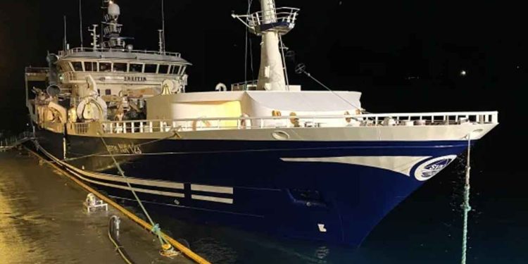 Både **Beitir** og **Margret** har i løbet af ugen landet hver 1.100 tons makrel, som er fisket i islandsk farvand.  foto: TJ / SM - Fiskur.fo