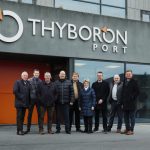 Thyborøn Havns bestyrelse. Fra venstre: Karl Kristian Bro, Jan From, Alfred Fisker Hansen, Erik Flyvholm, Rasmus Normann Andersen, Susanne Nicolaisen, Chris Olesen, Steen Bitsch og Jens Lønberg. Foto: Thyborøn Havn