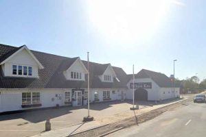 I et klassisk vestjysk forårsvejr – køligt og let skyet – dannede den over 150 år gamle Billum Kro rammen om Sydvestjysk Fiskeriforenings generalforsamling fredag den 20. marts 2026. foto: GM snapshot