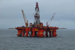 Stedsspecifikke konsekvensanalyser og planer for miljø-og sikkerhedsmæssige procedurer bør være en forudsætning for alle offshore olie-og gasaktiviteter