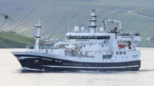 Trawleren **Borgarin** har landet hele 2.200 tons blåhvilling, fisket under Færøerne foto: Kiran J