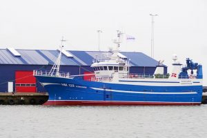 Hanstholm-trawler vælger ny Mitsubishi hovedmotor.  Foto: HM 128 »Borkumrif« ved kajen efter ombygning og isættelsen af en helt ny hovedmotor - Mitsubishi S6U-C2MPTK på 749 kW - West diesel