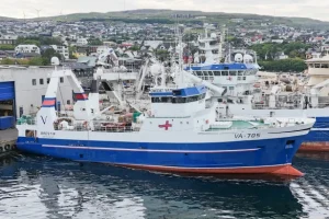 Den færøske frysetrawler Brestir er igen på fiskeri efter mere end et års ophold ved kaj som følge af problemer med krumtapakslen. Arkivfoto: Kiran Jóanesarson / Fiskur.fo.