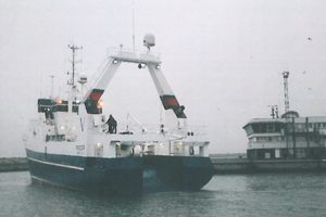 Trawleren Brestir i nyt design   Foto: »Brestir« stævner ud af indsejlingen i Hirtshals havn - Hmag