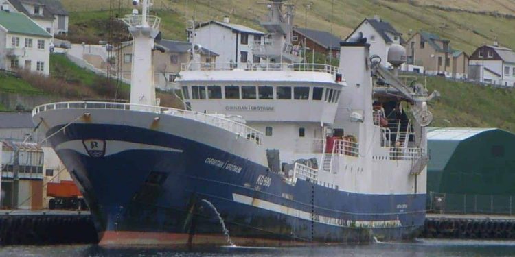 Samme sted landede **Christian í Grótinum** en fangst på 600 tons makrel, som de også har fisket ud for Færøerne.
