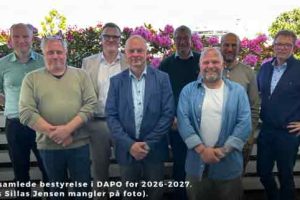 Foto: Niels Dalsgaard, direktør, Musholm A/S (formand), Morten Priess, direktør, AquaPri A/S (næstformand), Lars Erik Holtegaard, direktør, Blue Food, Jørgen Jøker Trachsel, direktør, Ådal Dambrug, Anders Brandt-Clausen, direktør, BioMar A/S, Christian Ravn Jørgensen, direktør, FREA Solutions ApS, Tim Holmgaard Petersen, direktør, Snaptun Fisk Export A/S, Anders Carøe Bylling, koncernchef, Aller Aqua A/S og Jens Sillas Jensen, direktør, Freia Forellen Export A/S (mangler på foto)
