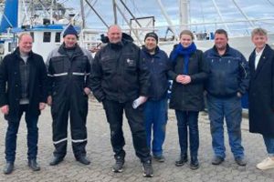 Danmarksdemokraterne i Gribskov har inviteret deres fiskeri ordfører Kristian Bøgsted til Gilleleje for at snakke med fiskerne og give dem så stor en støtte som muligt i deres kamp imod regler og afgifter som er ved at nedlægge deres erhverv foto DD