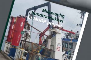 Eksperter, som [DR Nyhederne](https://www.dr.dk/nyheder/viden/klima/video-og-eksperter-modsiger-ministers-milliondyre-pusterum-til-fiskere-kan-spare) har talt med mener, at CO2-afgiften ikke nødvendigvis behøver at blive sat på pause, da der allerede findes grønne teknologier, som kan reducere fiskeriets CO2-udslip med op til 40 procent – dog er disse teknologier stadig økonomisk utilgængelige for mange fiskere, da de er for dyre at implementere. foto: DTU