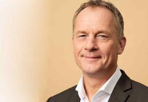 Kim Edberg Andersen overtager posten som fiskeriordfører for Danmarksdemokraterne. Det skete torsdag den 23. april. Han varsler en kritisk kurs mod den eksisterende fiskeriaftale og en utrættelig kamp mod det, han kalder et direkte angreb på erhvervet. foto: ft.dk