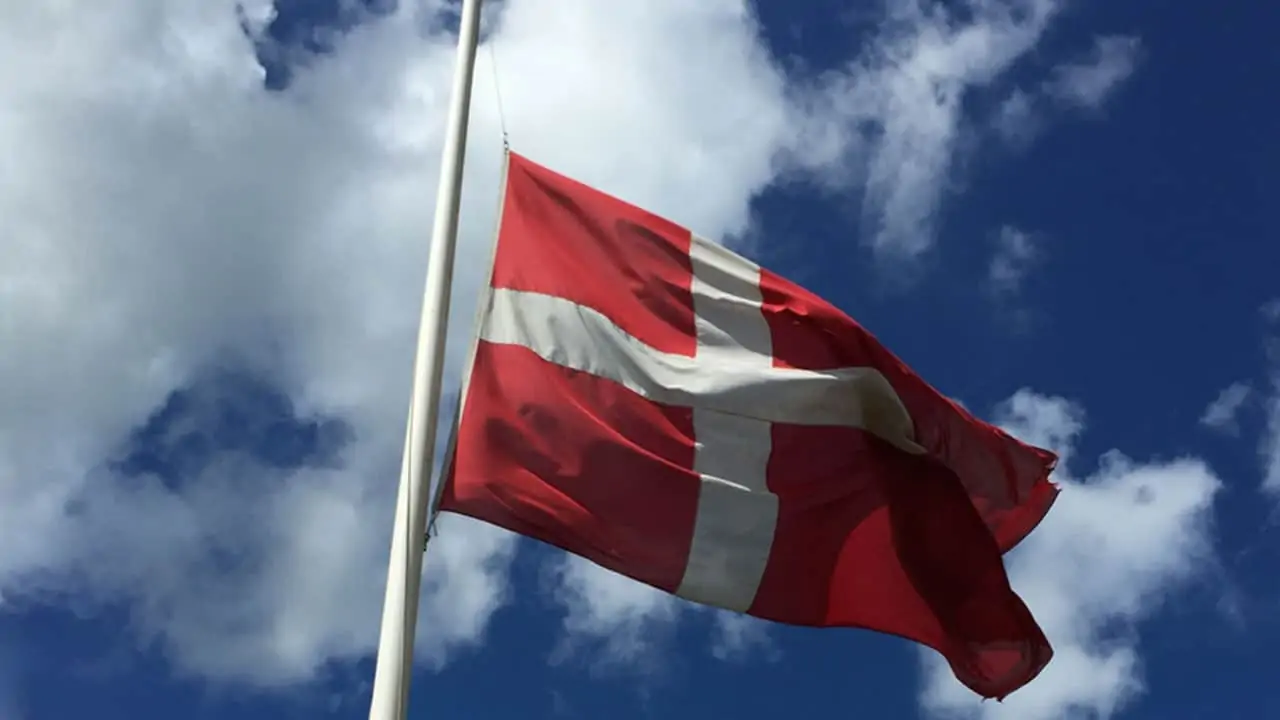 Read more about the article Flaget gik på halv i Bagenkop i lørdags – Det var en sorgens dag