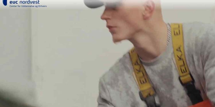 Mens kampen om de unge raser på tværs af alle brancher, kan North Sea College i Thyborøn nu melde om »fuldt hus« efter DM i Skills 2026. Med en direkte og synlig indsats lykkedes det skolen at sikre en håndfuld nye elever, der er klar til en fremtid på dækket eller i akvakulturen. EUC Nordvest