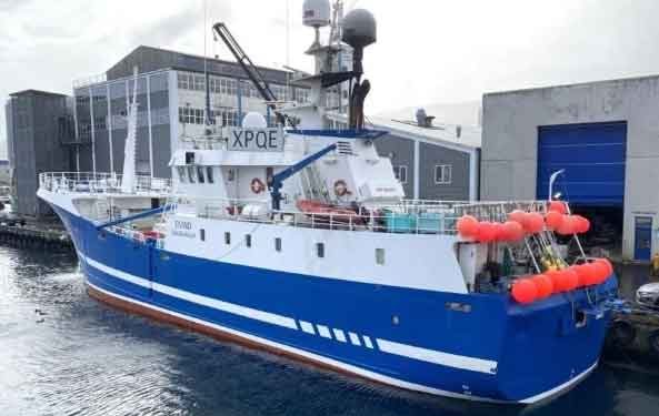 Også fryselineskibet Eivind har leveret en betydelig landing i Tórshavn. Skibet kom ind med 258 tons frossen fisk, som er fisket ved Island foto: FS Fiskur.fo