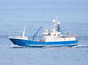 Efter landingen satte **Eivind** atter kurs mod fiskeriet.  foto: KiranJ