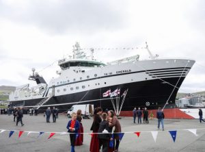 Frysetrawleren »Emerald« ankommer til Tórshavn foto: Sverri Egholm