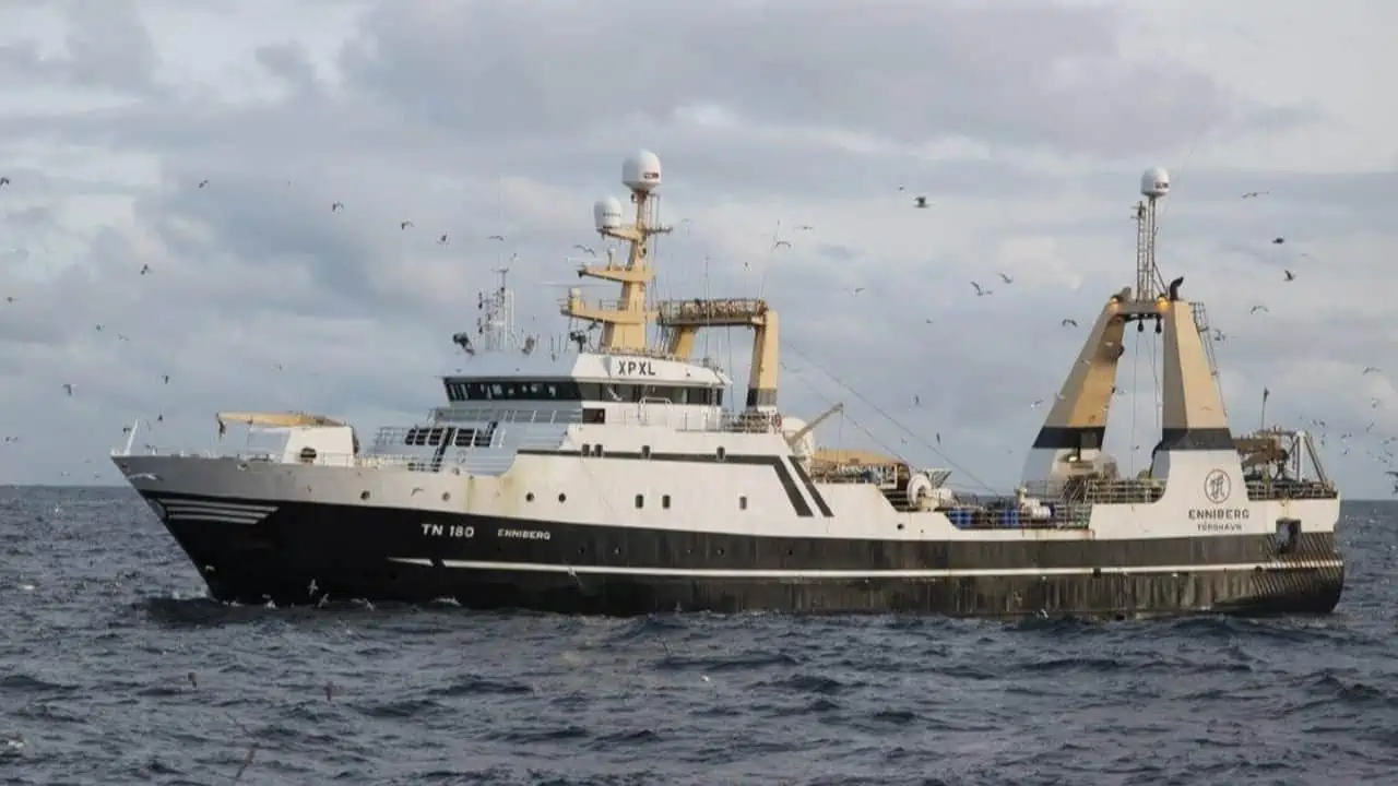 Read more about the article Færøerne: Sidste fisketur i år afsluttet med julefest ombord