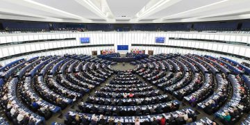 En ny handelsaftale mellem EU og USA er rykket et vigtigt skridt nærmere efter godkendelse i Europa-Parlamentet. Aftalen skal skabe større stabilitet om handel og told – og det kan få stor betydning for dansk eksport af fisk og skaldyr til det amerikanske marked. foto: wikipedia