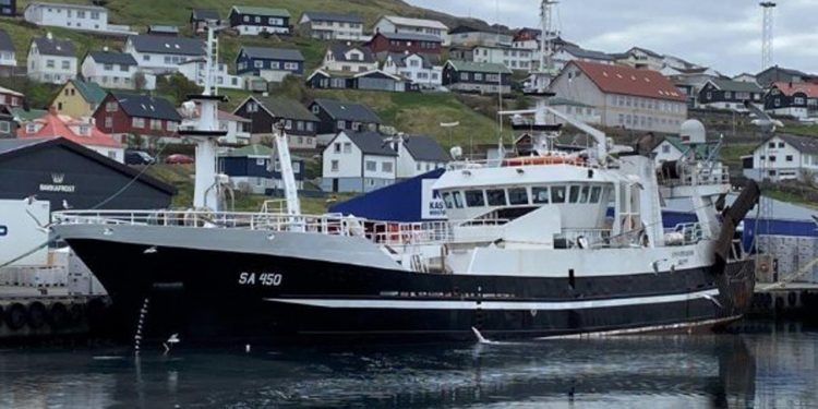 I Fuglefjord landede Eysturbúgvin kom i ugen ind med 200 tons sild, som de har fisket i islandsk farvand. foto. SM Fiskur.fo