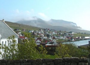 Nyt fra Færøerne uge 17  Foto: i bygden Midvági skal det grønlandske fartøj Narluneq ombygges fra linefartøj til trawler - Wikipedia
