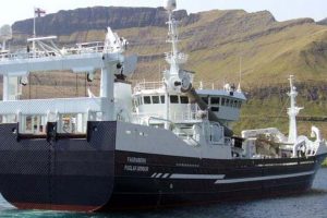 Undervandslyde skal mindske bifangsten i fiskeriet.Det færøske Skib Fagraberg afprøver og tester den nye fangstmetode med lyd-frekvenser ved Færøerne..