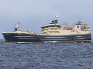Finnur Fridi lander 1000 ton sild i Skagen - EMS Fiskur.fo