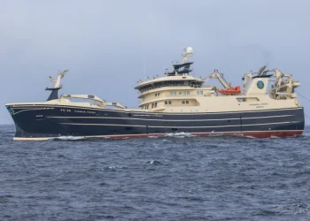Finnur Fridi lander 1000 ton sild i Skagen - EMS Fiskur.fo