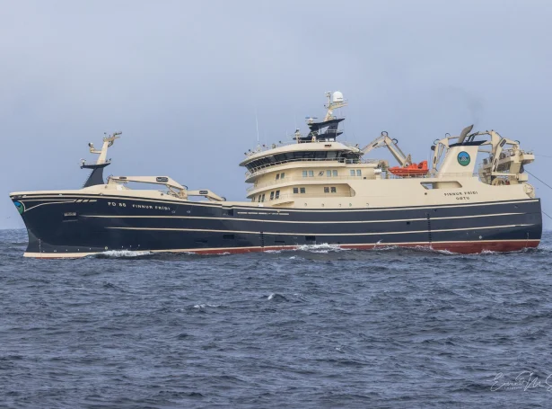 Read more about the article Færøerne: Finnur Fríði satte kursen mod Skagen med 1.000 tons sild i lasten
